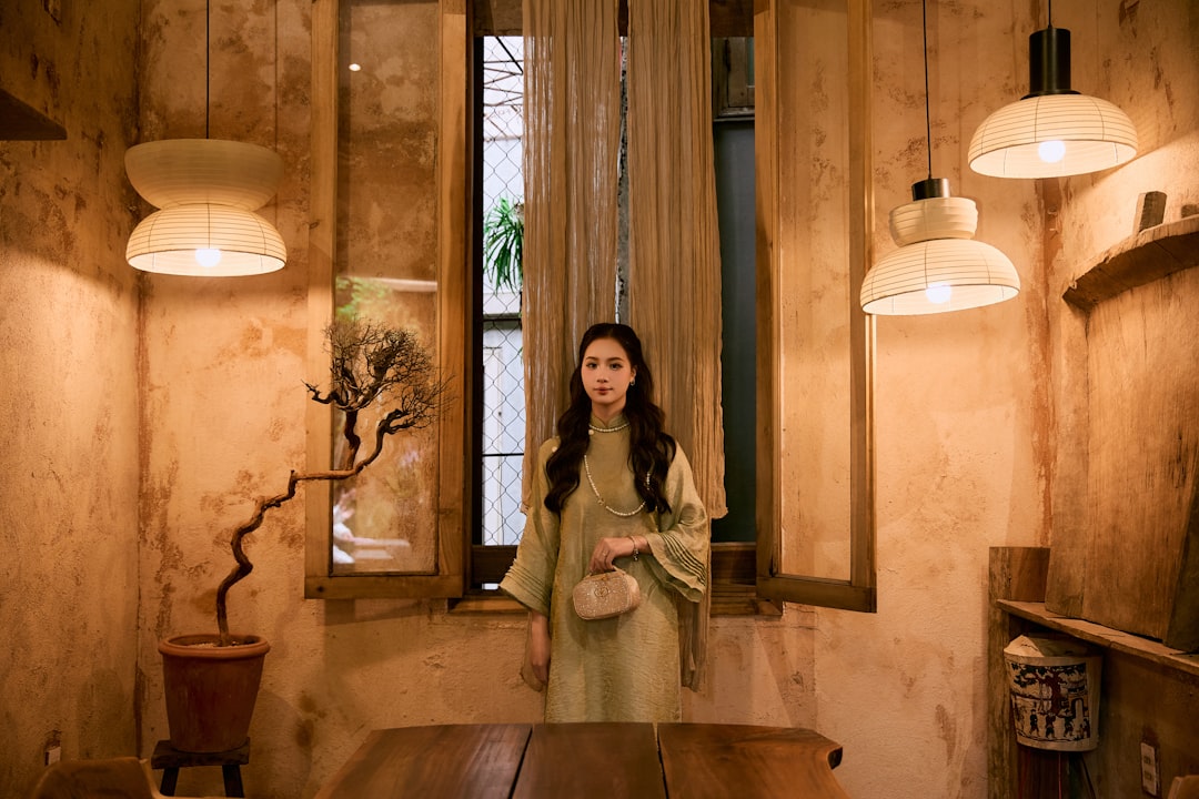 Por qué las micro-bookfluencers superan a las macro creadoras — y cómo encontrarlas